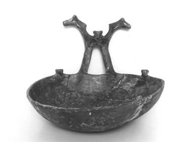 tazza attingitoio con ansa a protome zoomorfa